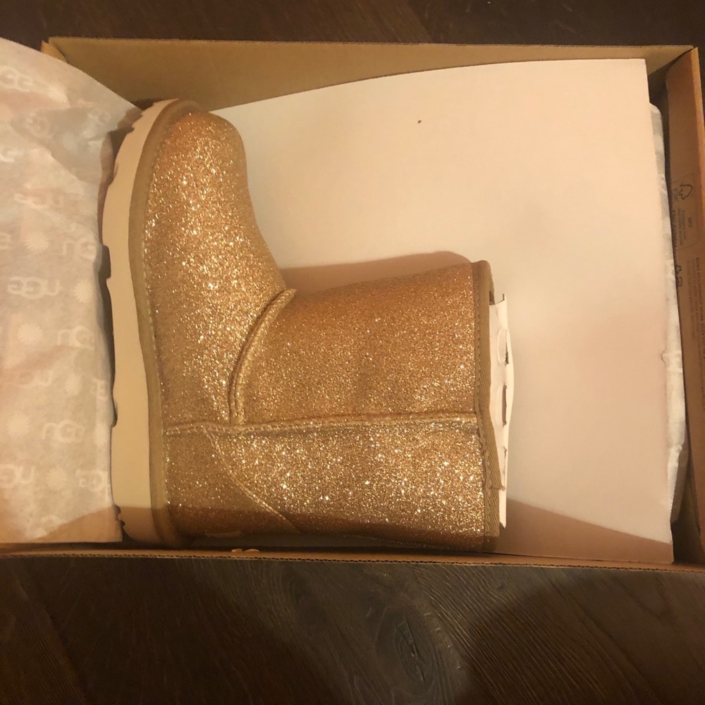 Girls glitter ugg boots size 2
